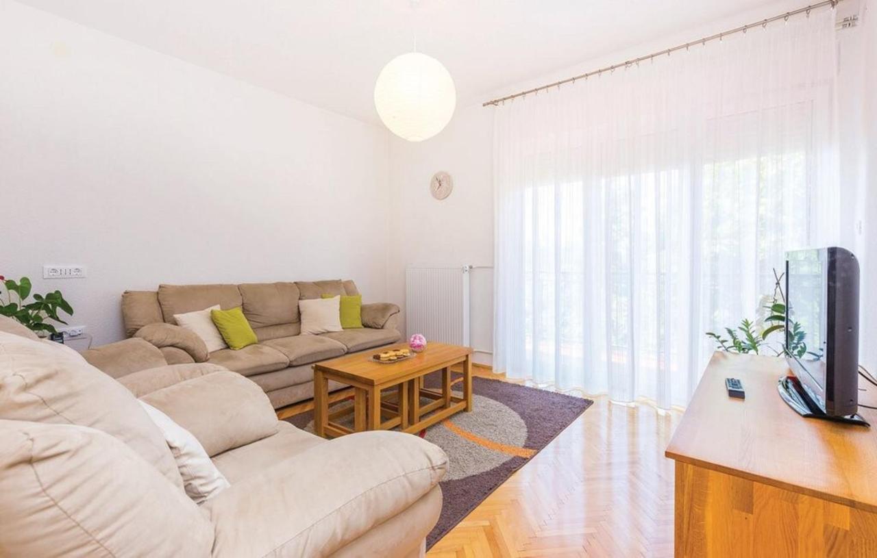 Big White Apartment Novi Vinodolski Esterno foto